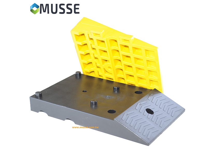 Pvc Ramp Vehicle MU-49103 PVC Curb Ramp | Durable Portable Vehicle Accessory | MUSSE